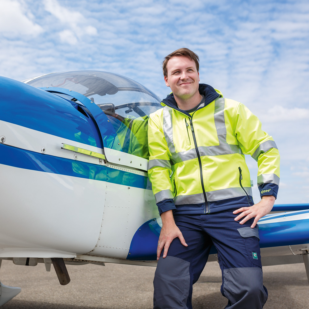 22732_bild_04_szene_elysee_warnschutz_softshell